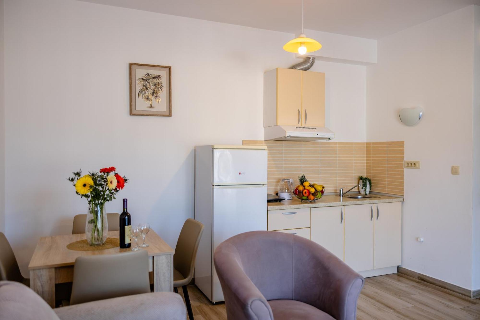 Arvala Apartments Budva Rum bild