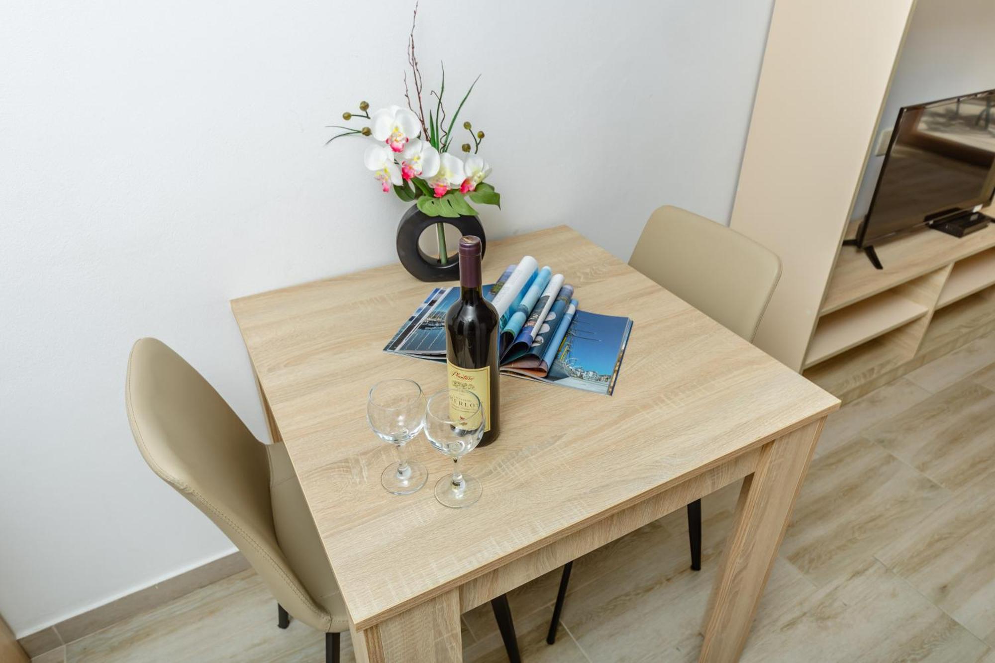 Arvala Apartments Budva Rum bild